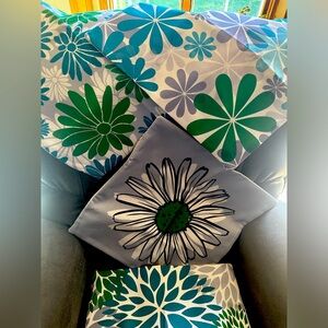 Outdoor pillows set. Covers only. Must have your own pillows to fill. Square